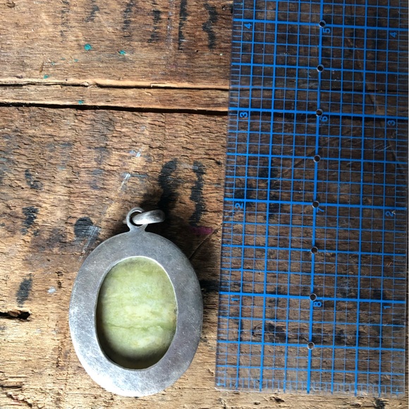 Stunning sterling silver pendant with a semi precious green stone - Picture 3 of 3